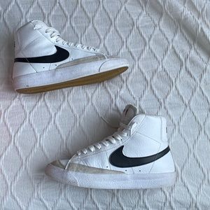 NIKE BLAZER MID 77 GS BLACK & WHITE